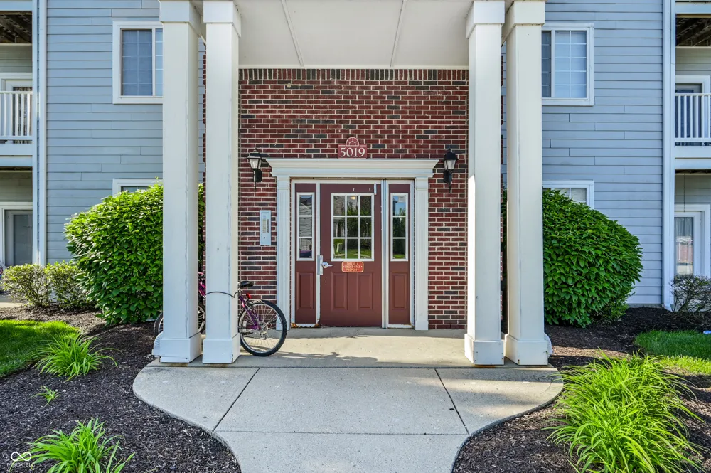 5019 Amber Creek Place #208 Indianapolis, IN 46237