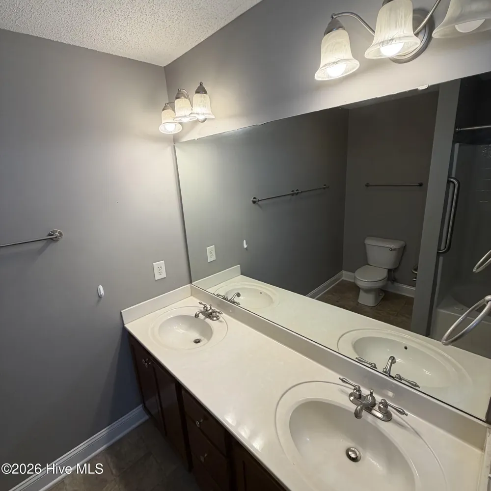 2552 Saddleback Drive #B Winterville, NC 28590