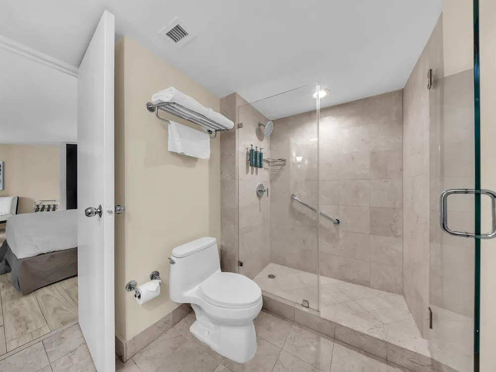 2670 E Sunrise Boulevard #323 Fort Lauderdale, FL 33304