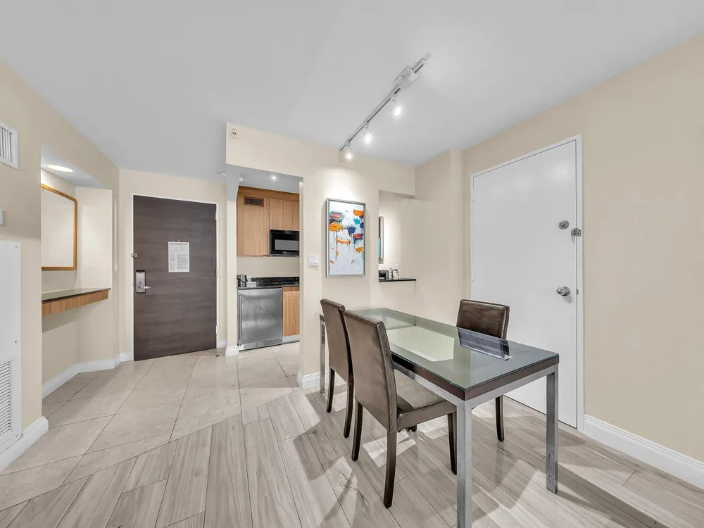 2670 E Sunrise Boulevard #323 Fort Lauderdale, FL 33304