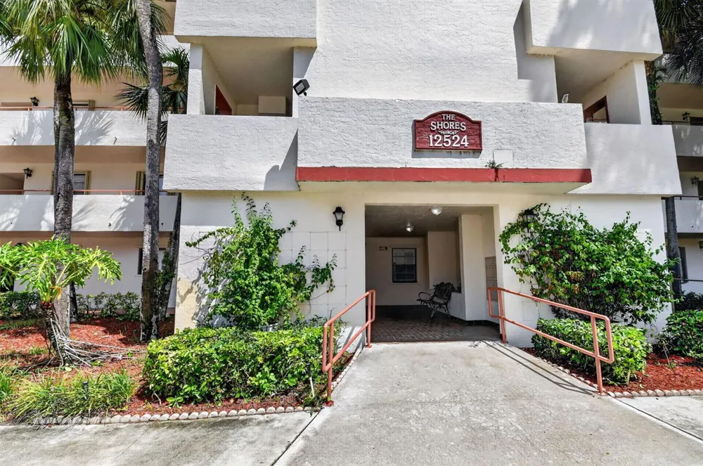 12524 SHORELINE DRIVE #404 Wellington, FL 33414