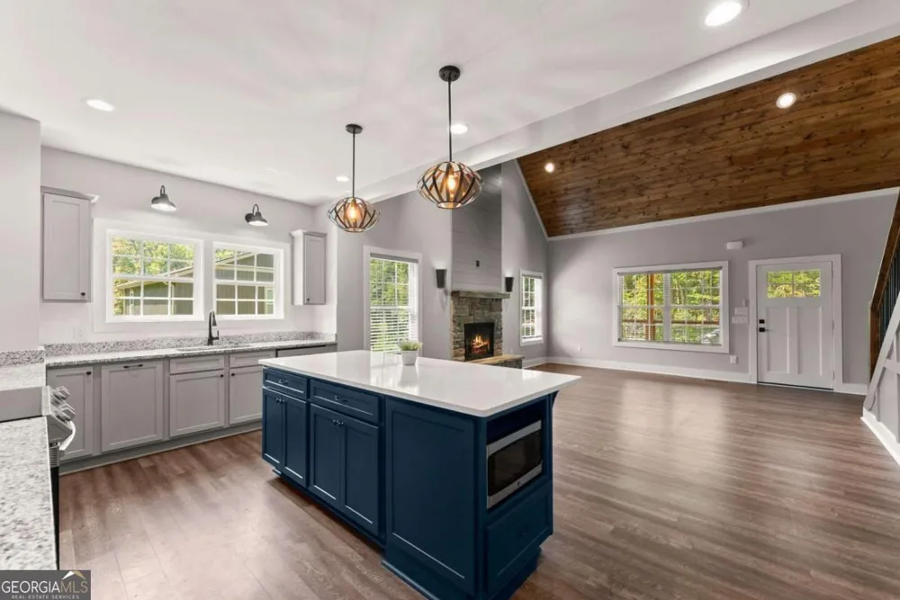85 Deer Valley Estate RD Sautee Nacoochee, GA 30571