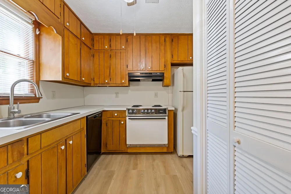 5278 Oakridge DR Stone Mountain, GA 30083