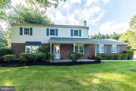 1724 HOWE LANE
