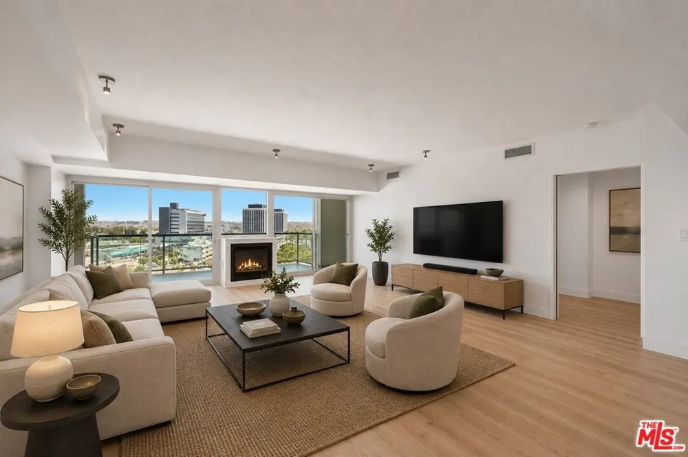 13600 Marina Pointe Drive #907 Marina del Rey, CA 90292