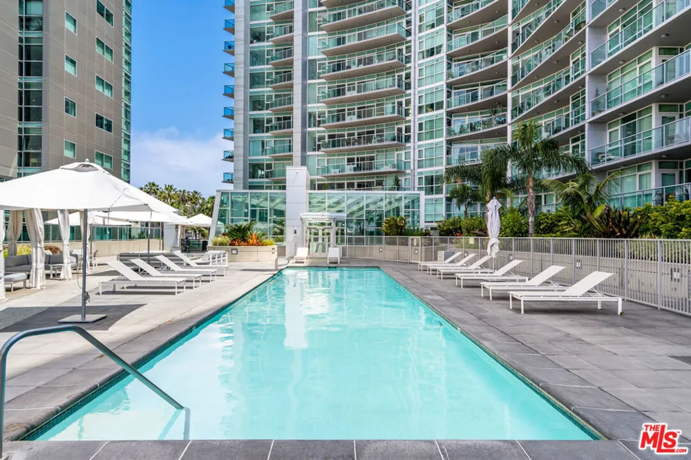 13600 Marina Pointe Drive #907 Marina del Rey, CA 90292