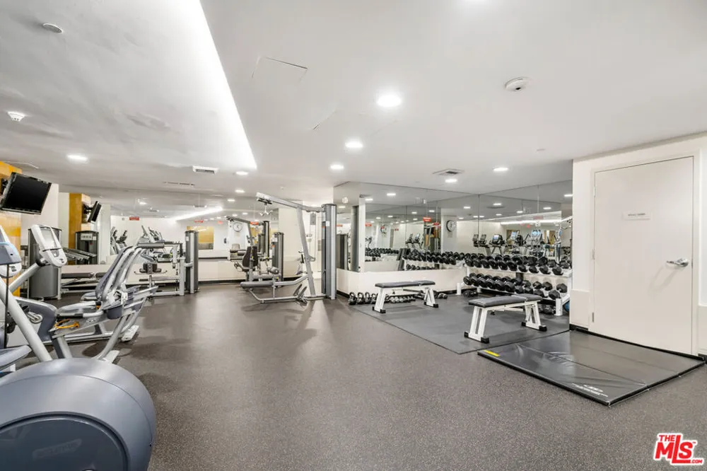 13600 Marina Pointe Drive #907 Marina del Rey, CA 90292