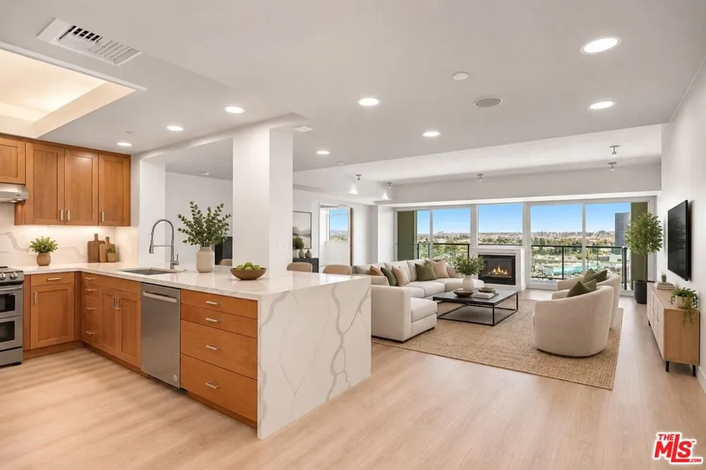 13600 Marina Pointe Drive #907 Marina del Rey, CA 90292