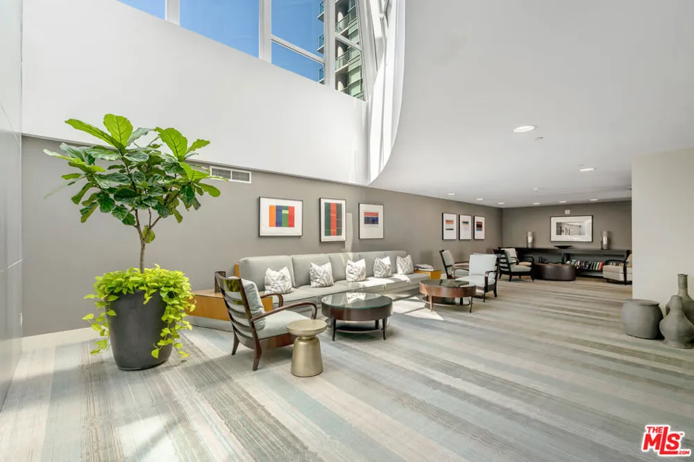 13600 Marina Pointe Drive #907 Marina del Rey, CA 90292