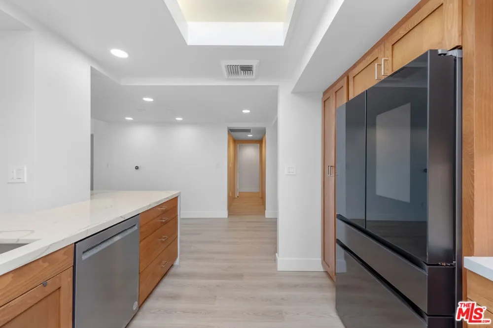 13600 Marina Pointe Drive #907 Marina del Rey, CA 90292