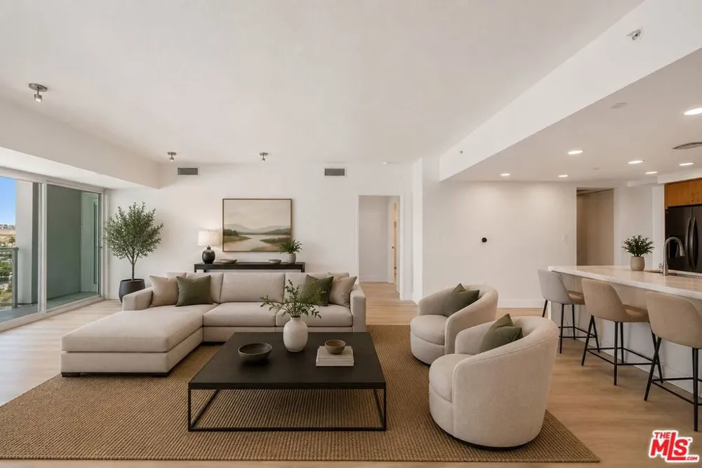 13600 Marina Pointe Drive #907 Marina del Rey, CA 90292
