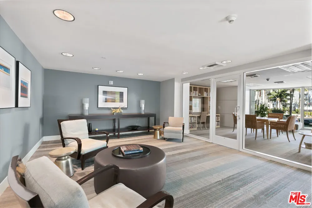 13600 Marina Pointe Drive #907 Marina del Rey, CA 90292