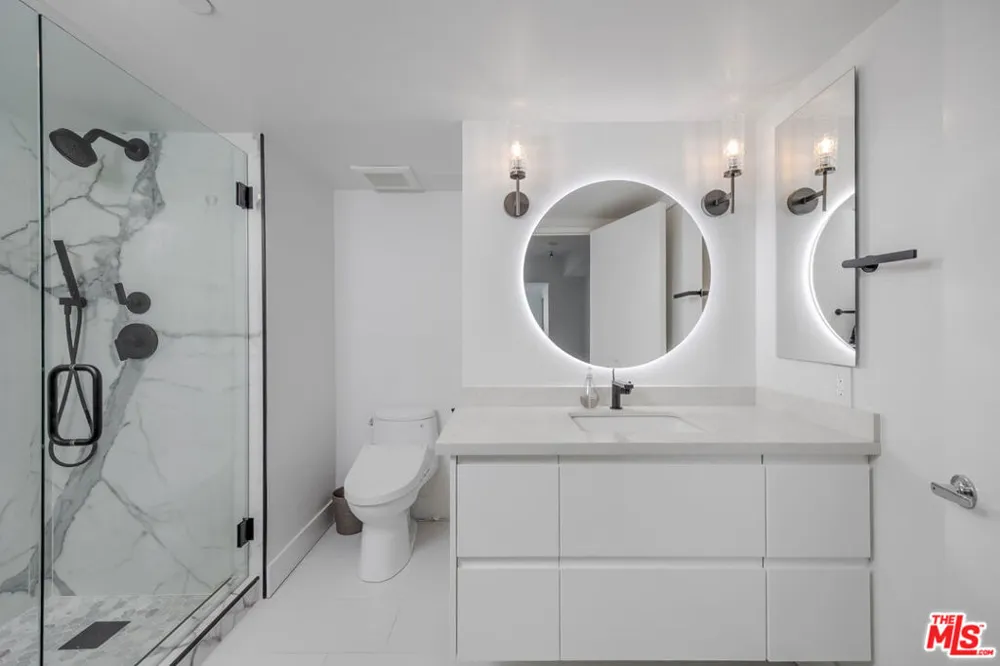 13600 Marina Pointe Drive #907 Marina del Rey, CA 90292