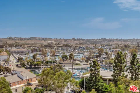 13600 Marina Pointe Drive #907