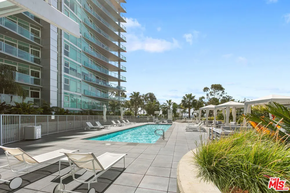 13600 Marina Pointe Drive #907 Marina del Rey, CA 90292