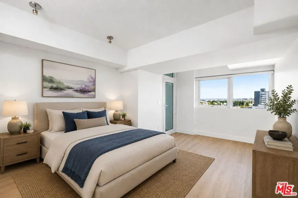 13600 Marina Pointe Drive #907 Marina del Rey, CA 90292