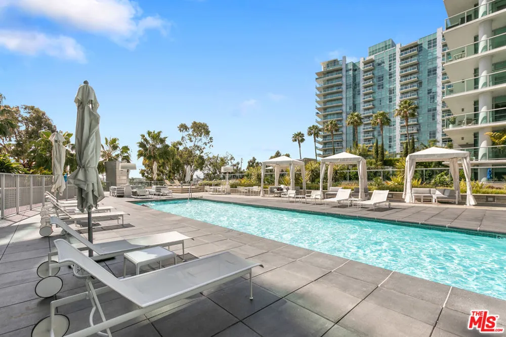 13600 Marina Pointe Drive #907 Marina del Rey, CA 90292