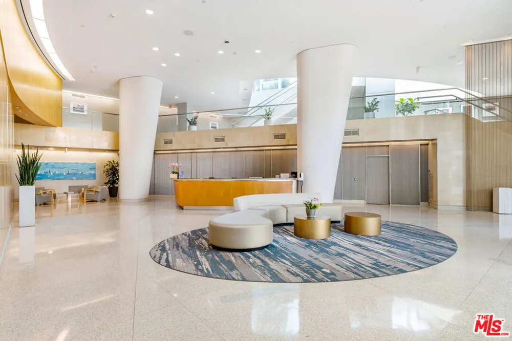 13600 Marina Pointe Drive #907 Marina del Rey, CA 90292