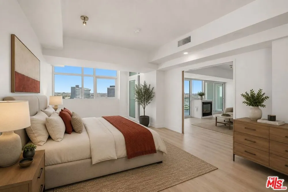 13600 Marina Pointe Drive #907 Marina del Rey, CA 90292