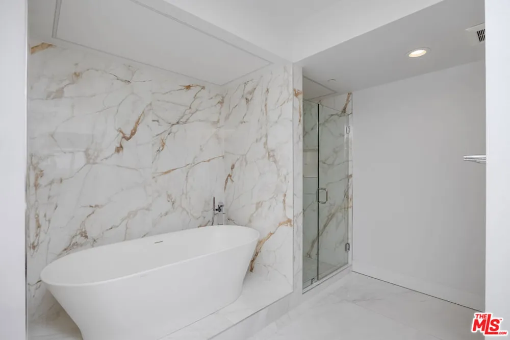 13600 Marina Pointe Drive #907 Marina del Rey, CA 90292