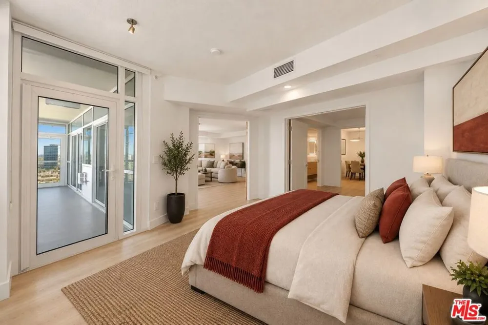 13600 Marina Pointe Drive #907 Marina del Rey, CA 90292