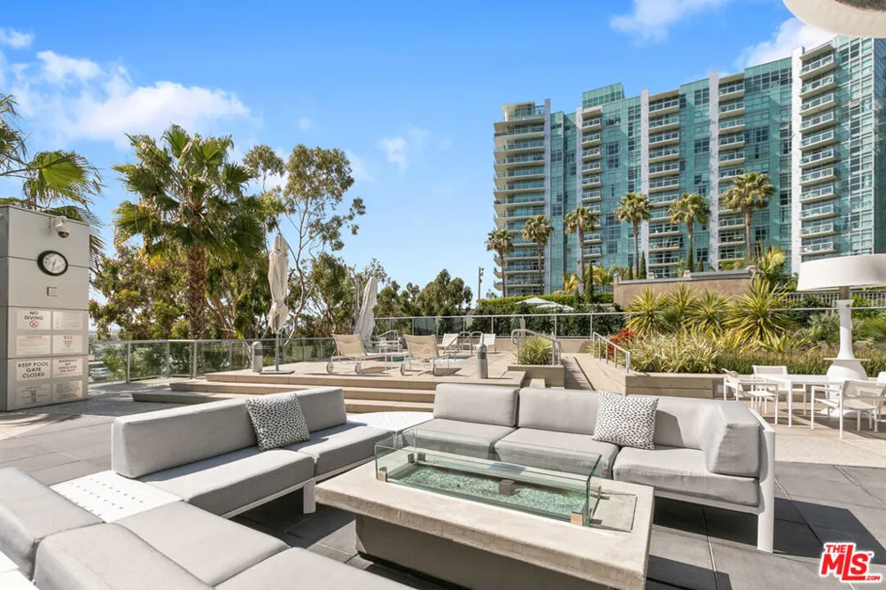 13600 Marina Pointe Drive #907 Marina del Rey, CA 90292