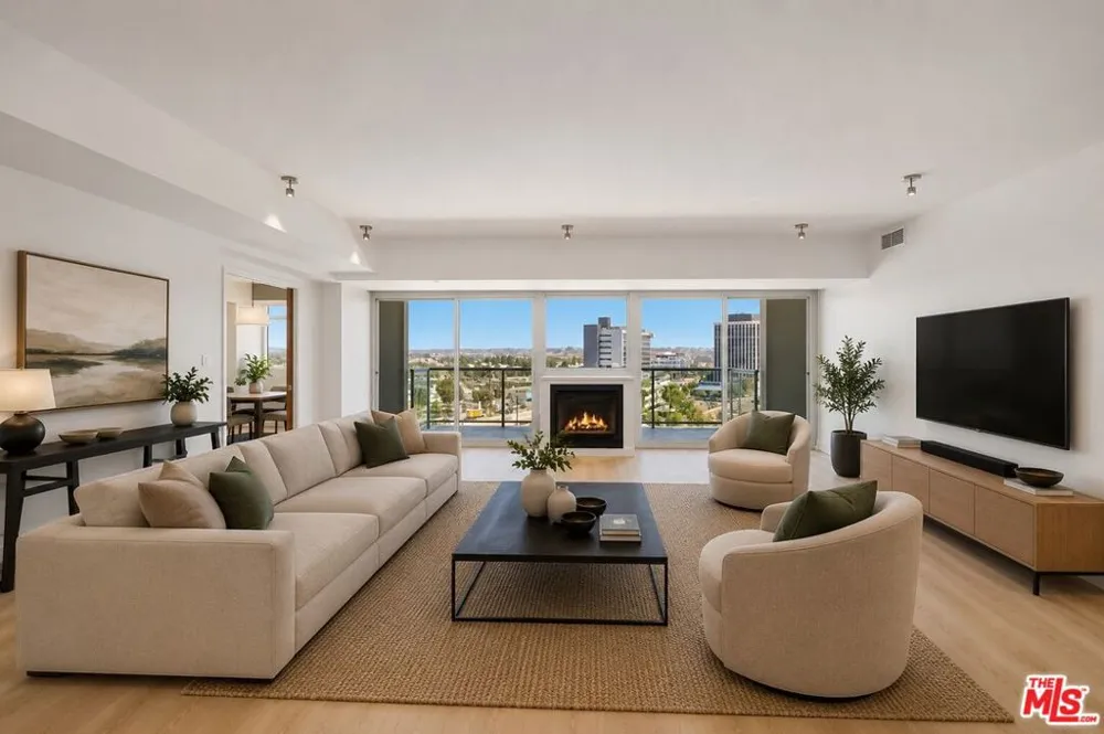 13600 Marina Pointe Drive #907 Marina del Rey, CA 90292