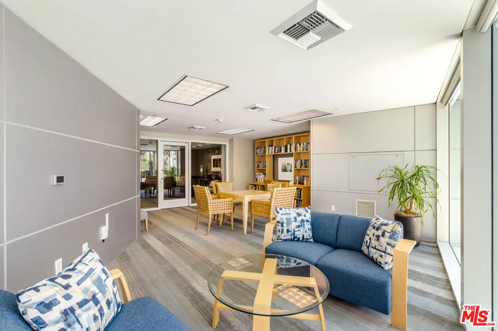 13600 Marina Pointe Drive #907 Marina del Rey, CA 90292