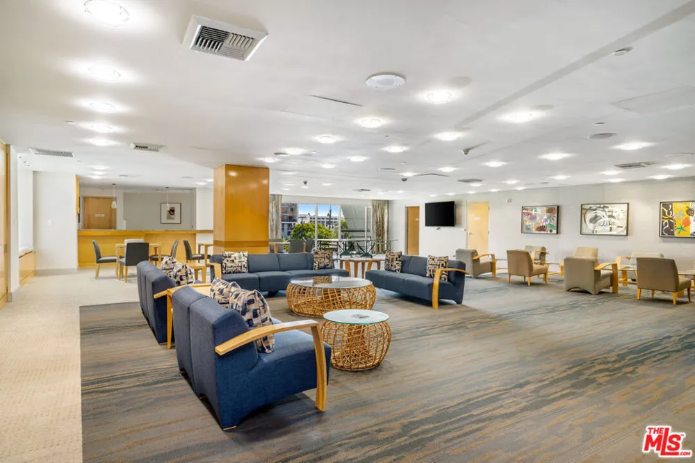 13600 Marina Pointe Drive #907 Marina del Rey, CA 90292