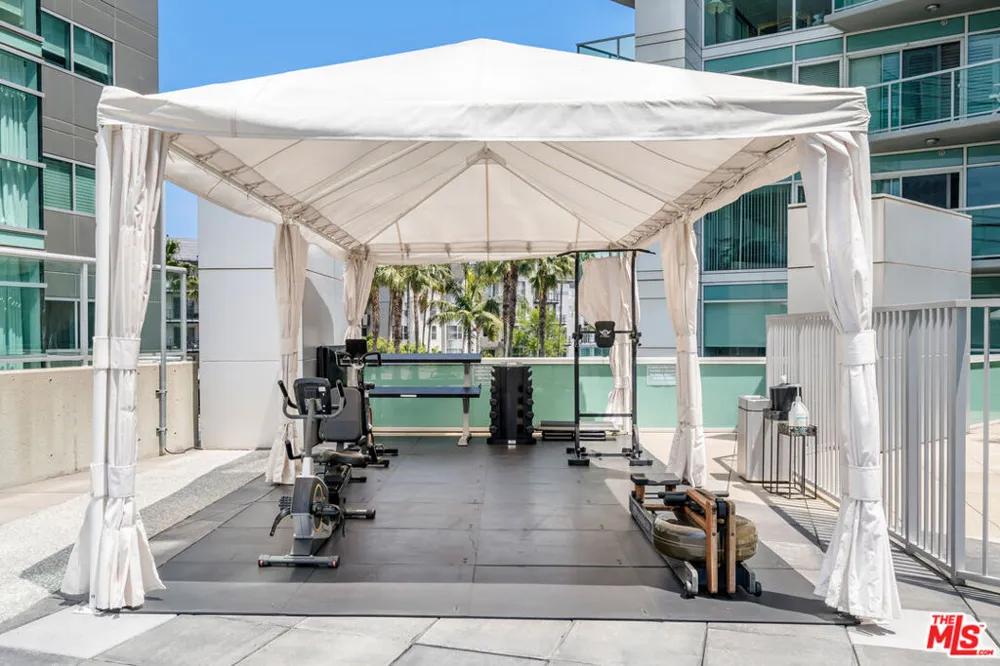 13600 Marina Pointe Drive #907 Marina del Rey, CA 90292