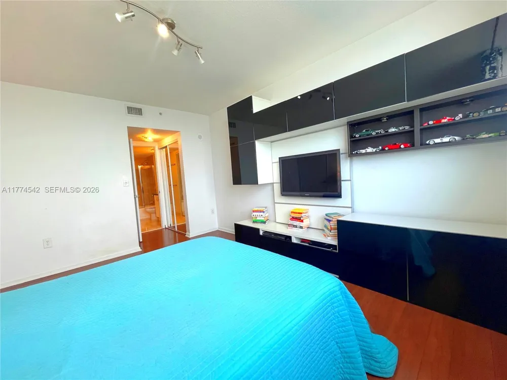 1625 Kennedy Cswy #603F North Bay Village, FL 33141