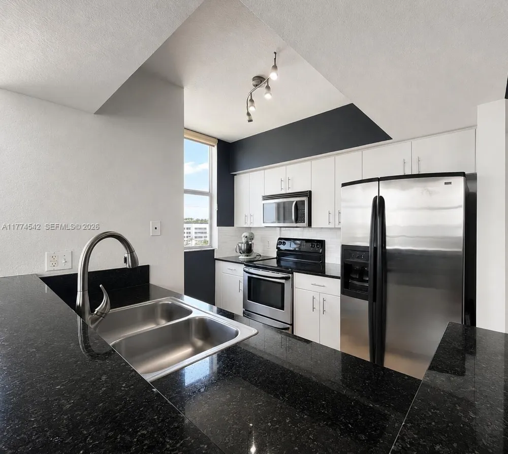 1625 Kennedy Cswy #603F North Bay Village, FL 33141