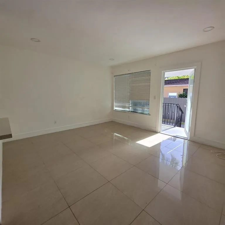 181 NE 168th Street #2 North Miami Beach, FL 33162
