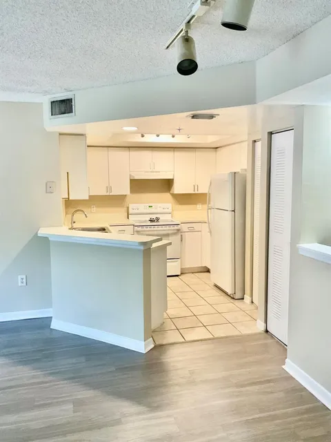 4163 Haverhill Road #1217