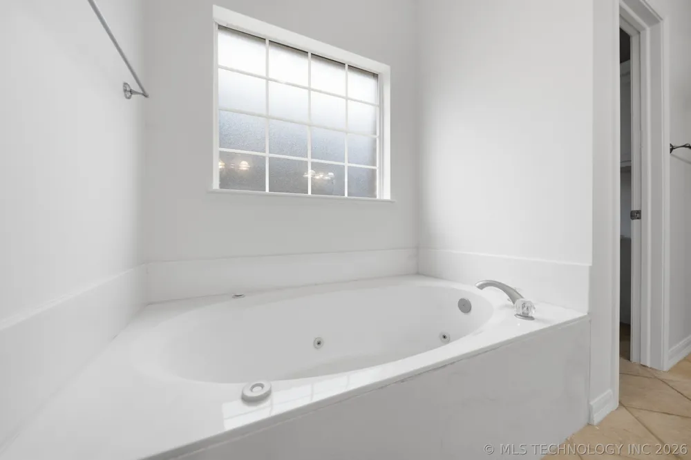 8752 E 102nd Street Tulsa, OK 74133