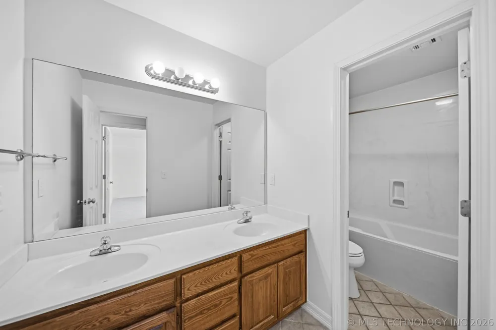 8752 E 102nd Street Tulsa, OK 74133