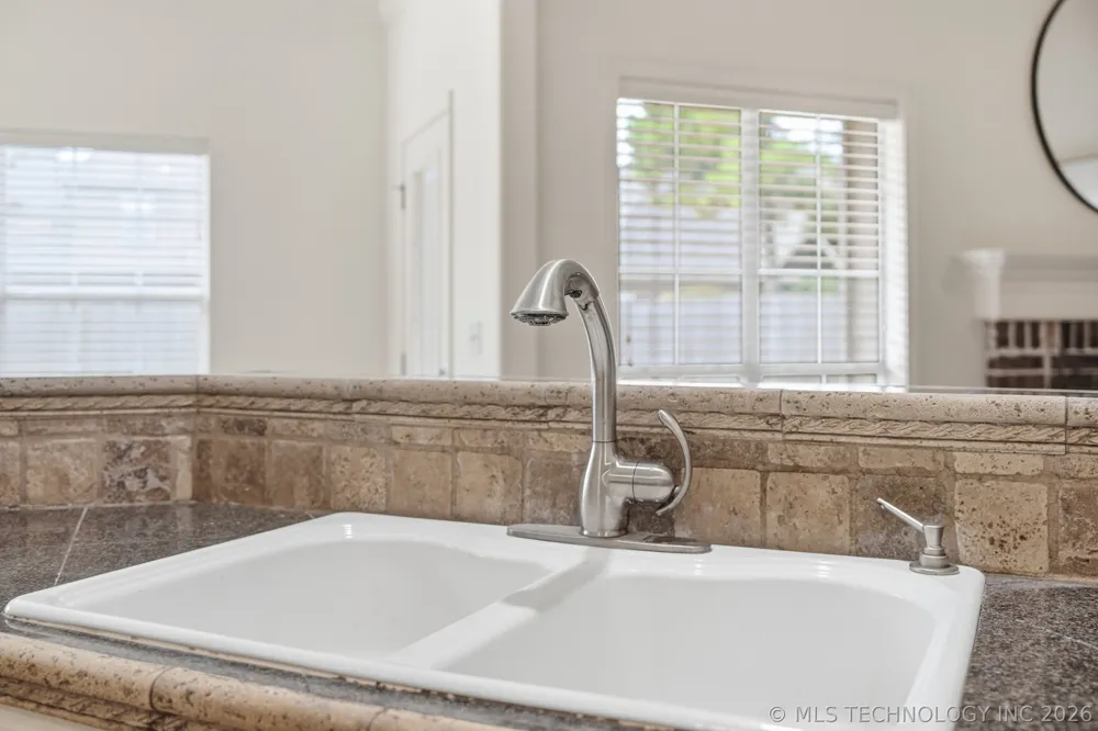8752 E 102nd Street Tulsa, OK 74133