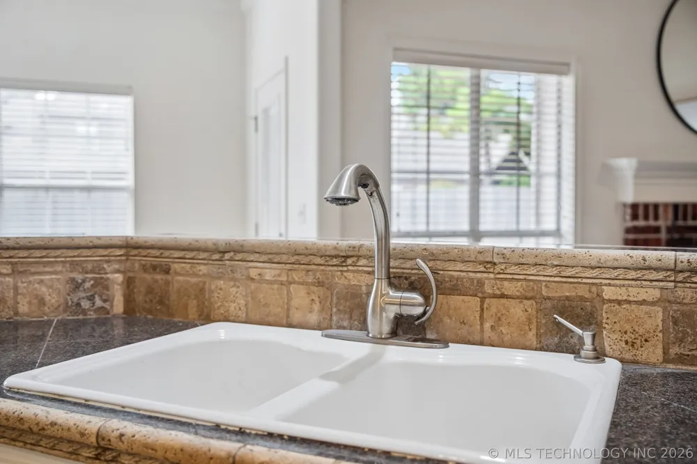 8752 E 102nd Street Tulsa, OK 74133