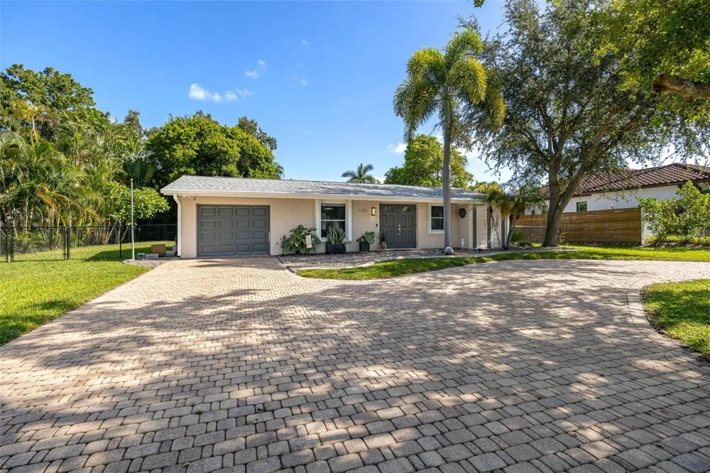 1223 BILTMORE DRIVE Fort Myers, FL 33901