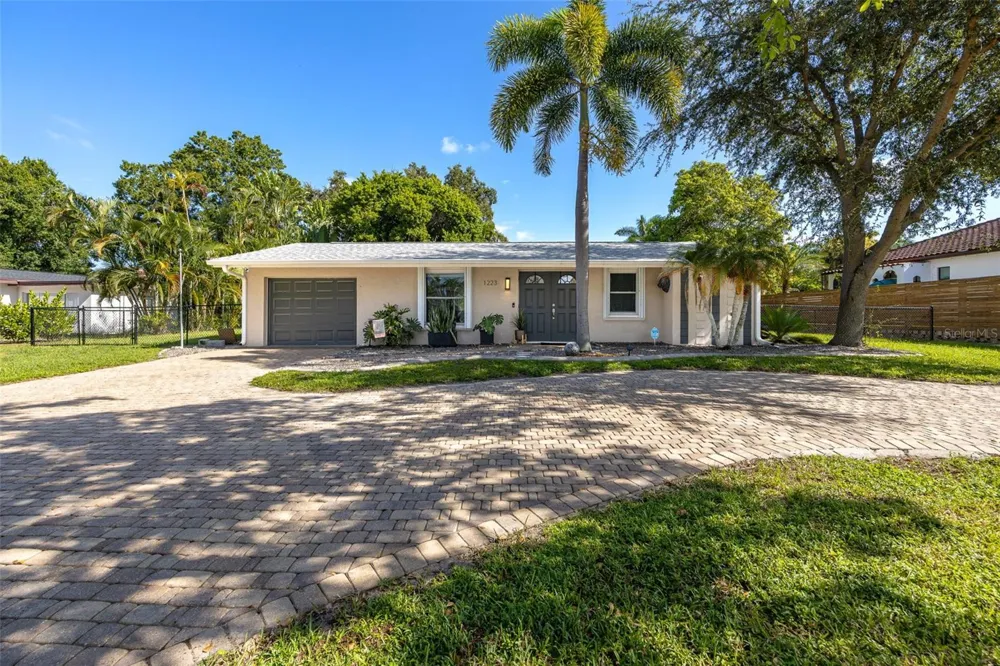 1223 BILTMORE DRIVE Fort Myers, FL 33901