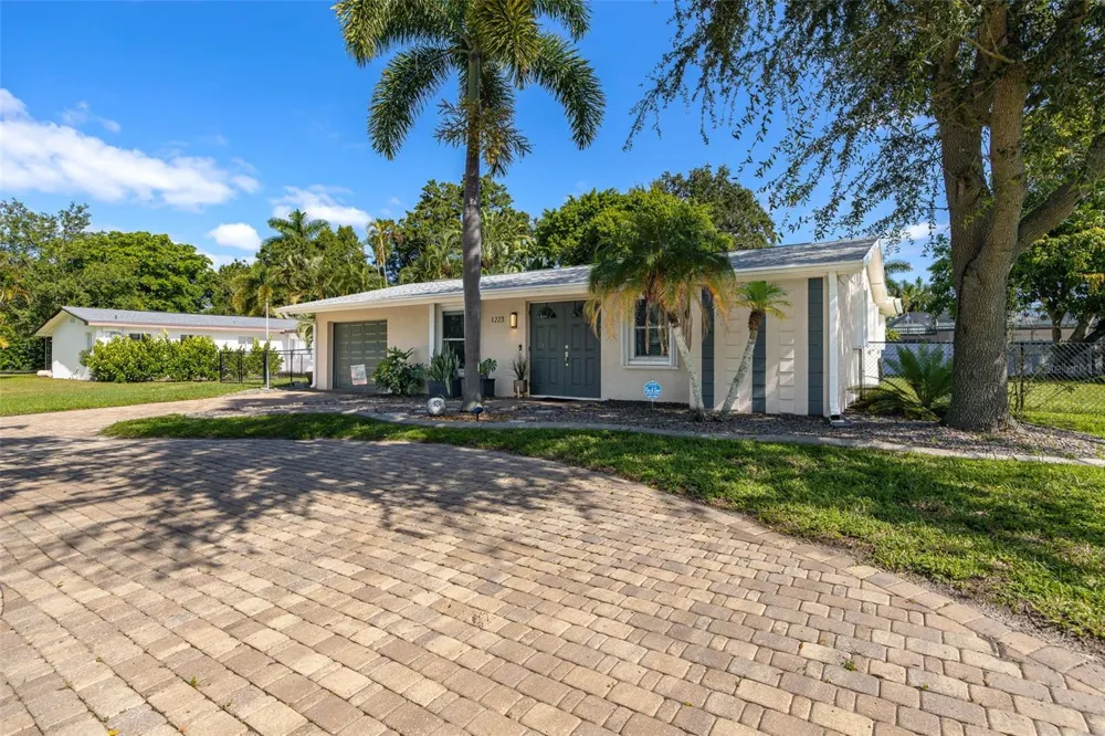 1223 BILTMORE DRIVE Fort Myers, FL 33901