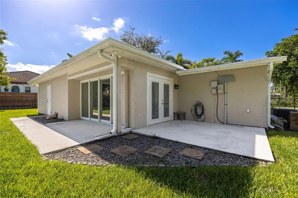 1223 BILTMORE DRIVE Fort Myers, FL 33901
