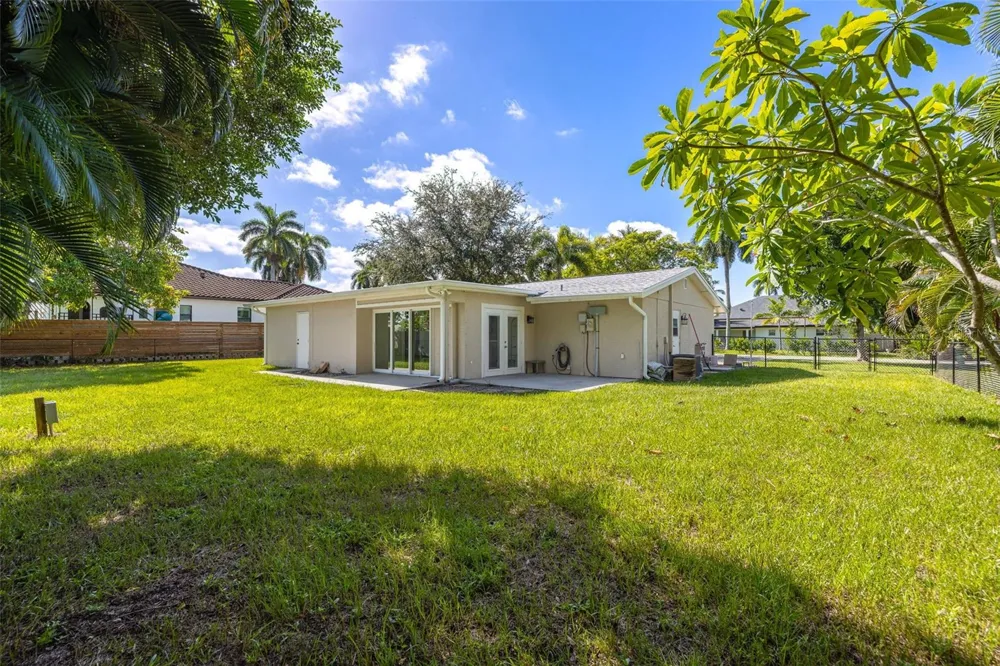 1223 BILTMORE DRIVE Fort Myers, FL 33901