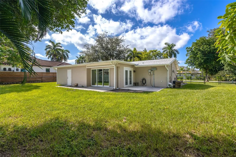 1223 BILTMORE DRIVE Fort Myers, FL 33901