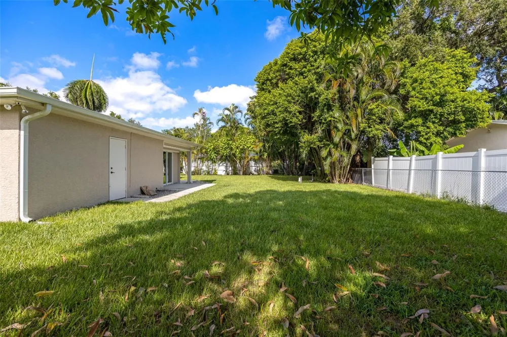 1223 BILTMORE DRIVE Fort Myers, FL 33901