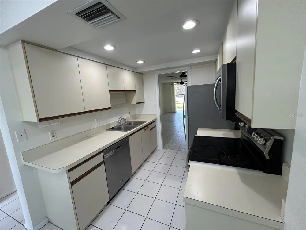 1316 PASADENA AVENUE S #102 South Pasadena, FL 33707