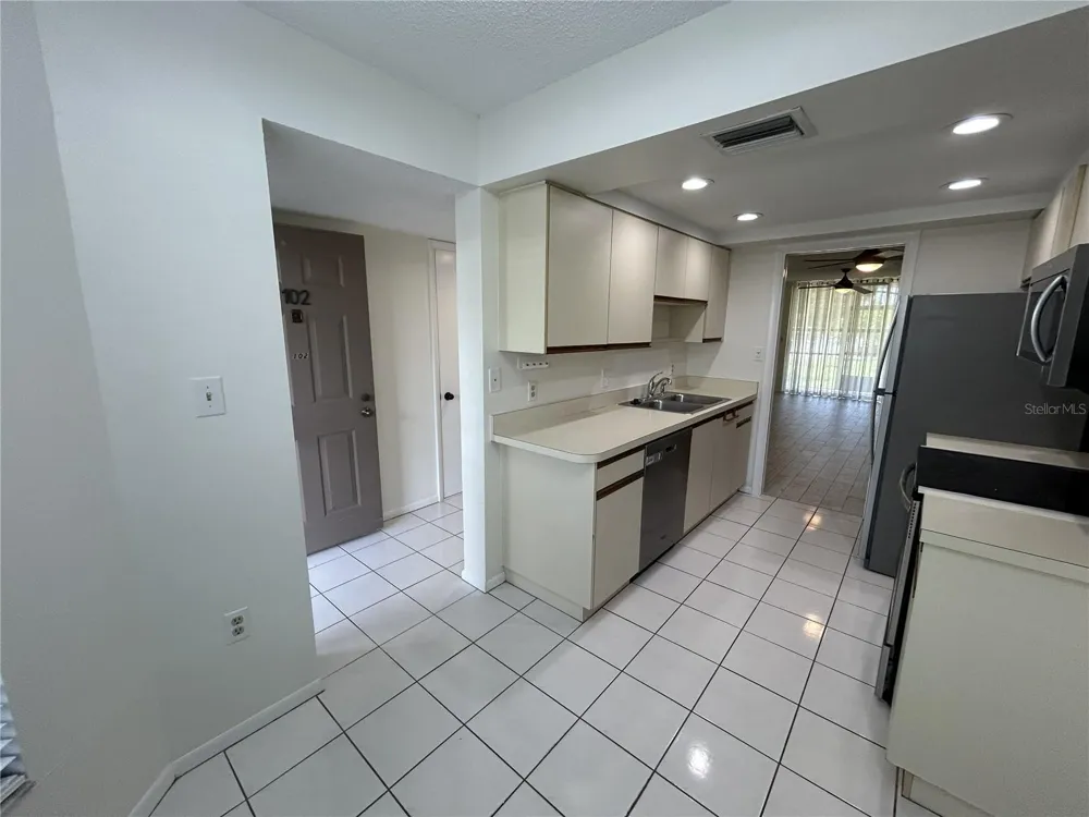 1316 PASADENA AVENUE S #102 South Pasadena, FL 33707