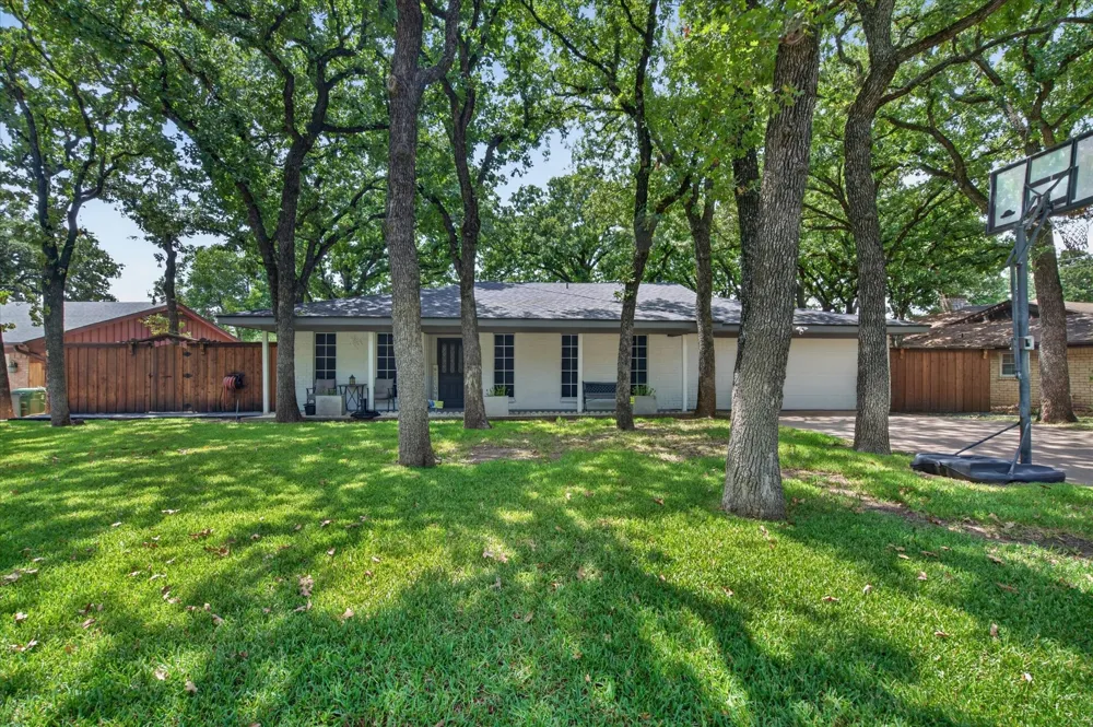 1317 W Redbud Drive Hurst, TX 76053