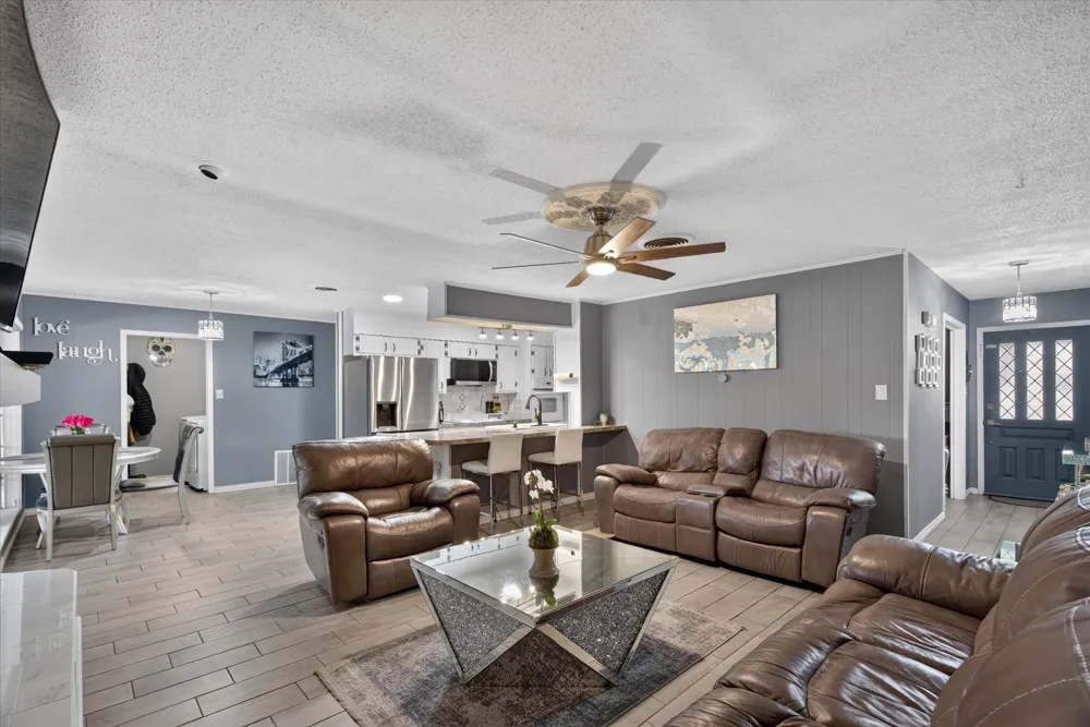 1317 W Redbud Drive Hurst, TX 76053