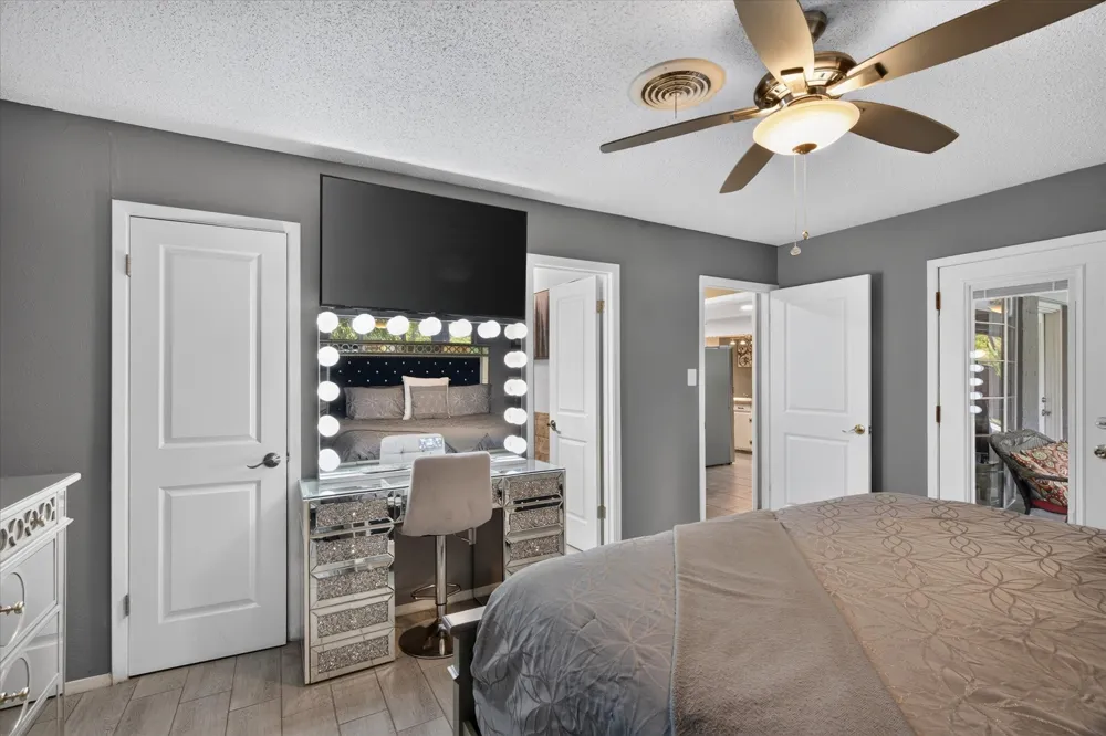 1317 W Redbud Drive Hurst, TX 76053